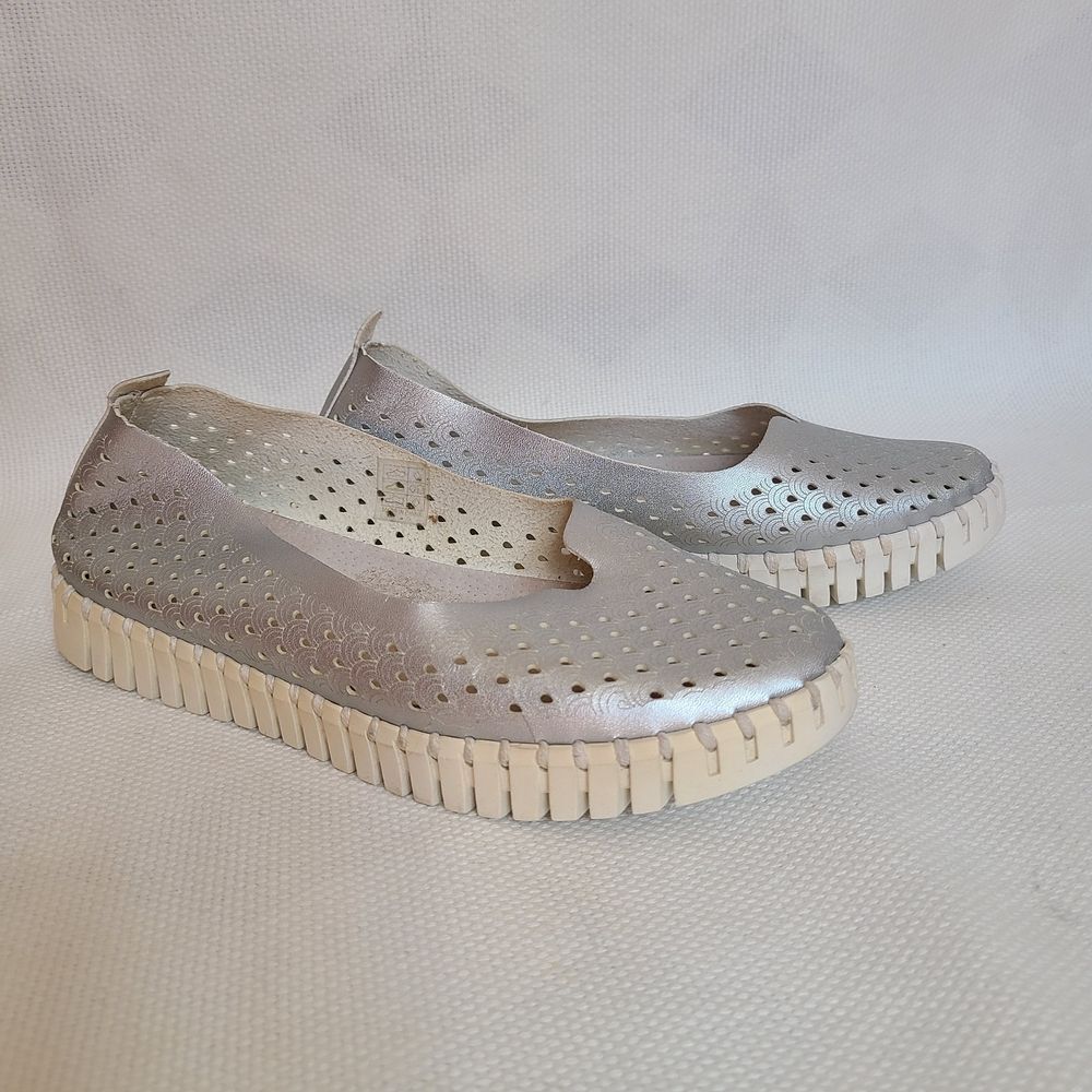 Ilse Jacobsen Metallic Silver Perforated Flats size 36